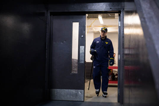 Head coach Sam Hallam of Sweden at a practice session