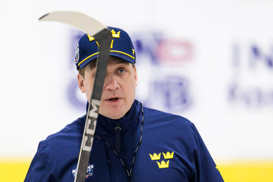 Head coach Sam Hallam of Sweden at a practice session