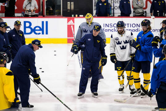 Assistant coach Daniel Alfredsson and head coach Sam Hallam