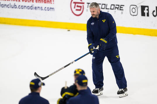 Scouting coach Myles Fee of Sweden at a practice session