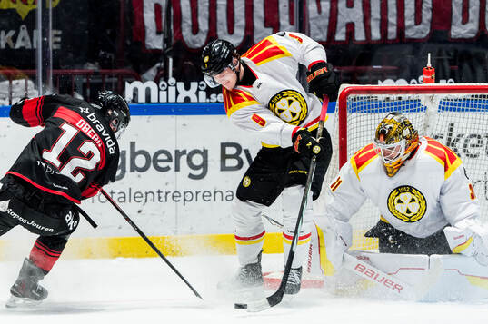 Malmö Redhawks Linus Öberg och Brynäs Victor