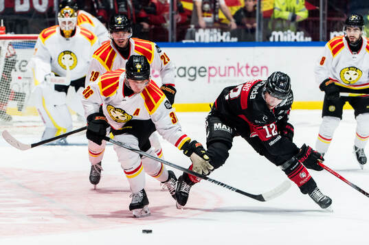 Brynäs Victor Söderström och Malmö Redhawks Linus Öberg