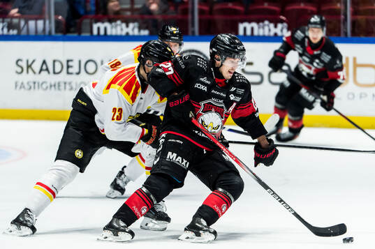 Brynäs Oskar Lindblom och Malmö Redhawks Henrik Haapala