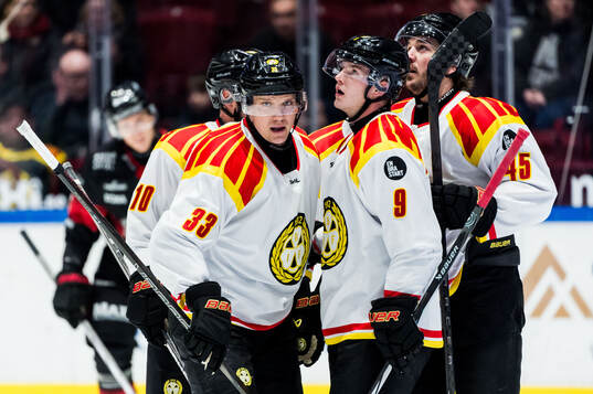 Brynäs Jakob Silfverberg jublar med lagkamrater