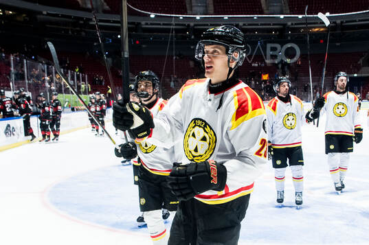 Brynäs Oskar Lindblom jublar