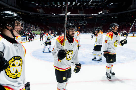 Brynäs Bobby Trivigno jublar