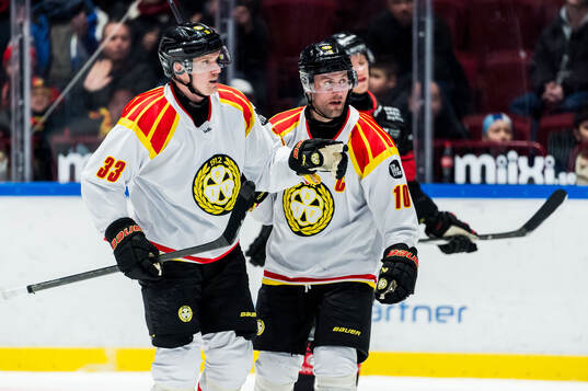 Brynäs Jakob Silfverberg och Johan Larsson jublar