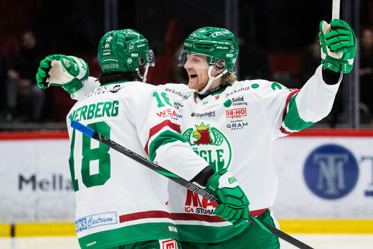 Rögles Joachim Blichfeld jublar med Dennis Everberg