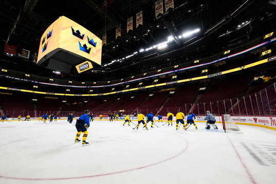 Players of Sweden at a practice session
