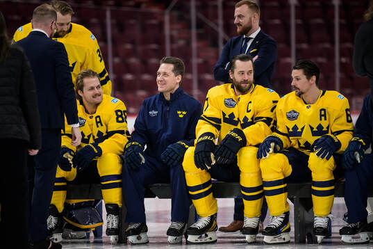 William Nylander, head coach Sam Hallam, Victor Hedman and