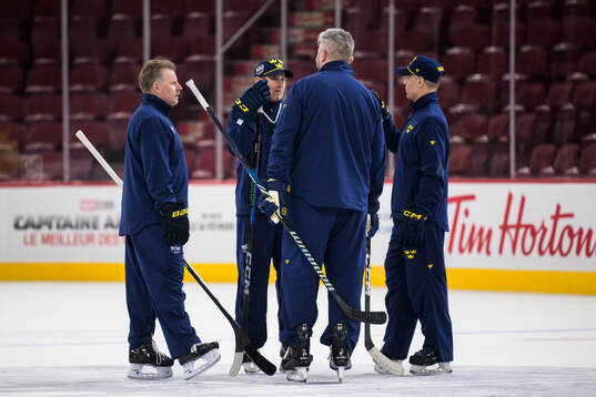 Assistant coach Daniel Alfredsson, assistant coach Stefan