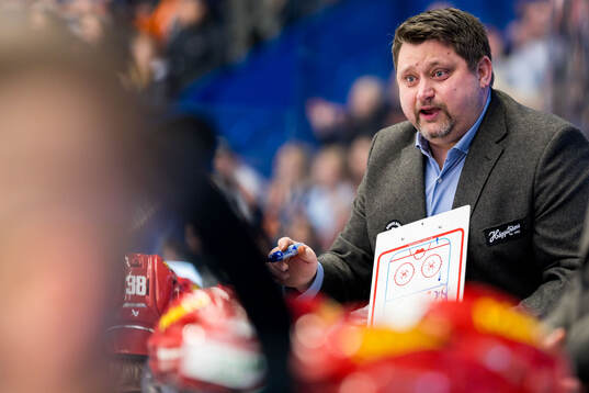 Modos tränare Mattias Karlin