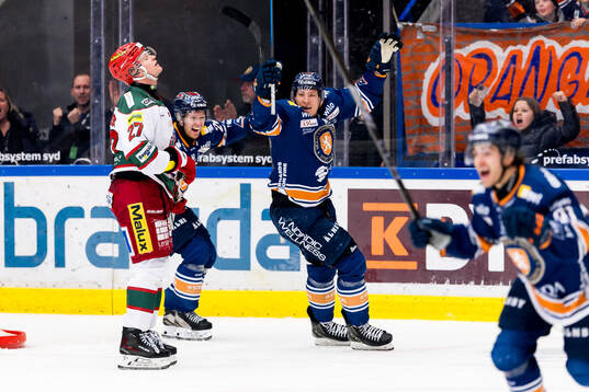 Modos Mattias Norlinder deppar och Växjös Emil Sylvegård