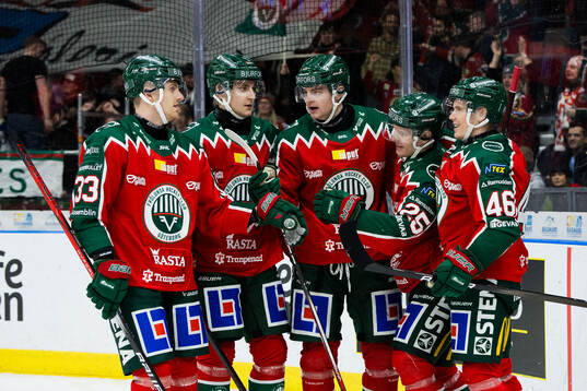 Frölundas Arttu Ruotsalainen jublar
