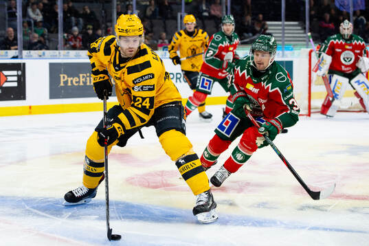 Skellefteås Oscar Lindberg och Frölundas Nicklas Lasu