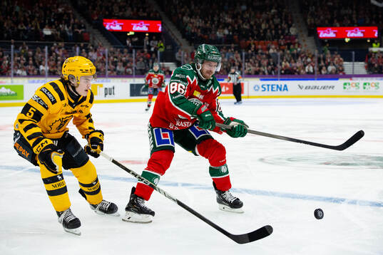 Skellefteås Axel Sandin Pellikka och Frölundas Erik