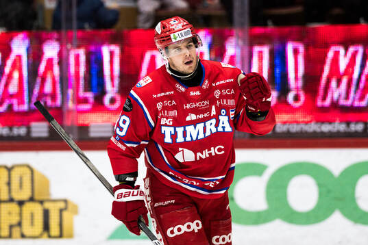 Timrås Filip Hållander jublar
