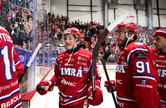 Timrås Oliver Kapanen jublar