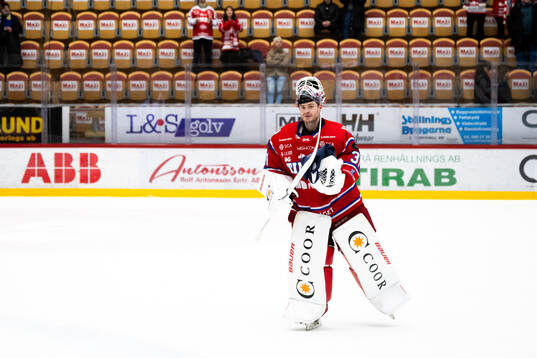 Timrås målvakt Tim Juel jublar
