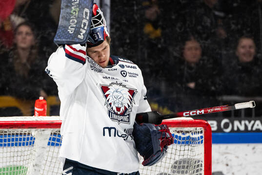 Linköpings målvakt Jesper Myrenberg deppar