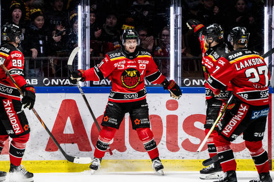 Luleås Brian O'neil jublar