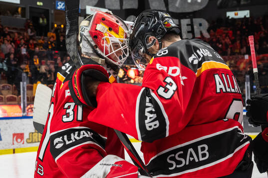 Luleås målvakt Matteus Ward och Frederic Allard jublar