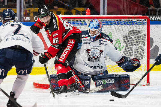 Luleås Mathias Bromé och Linköpings målvakt Jesper