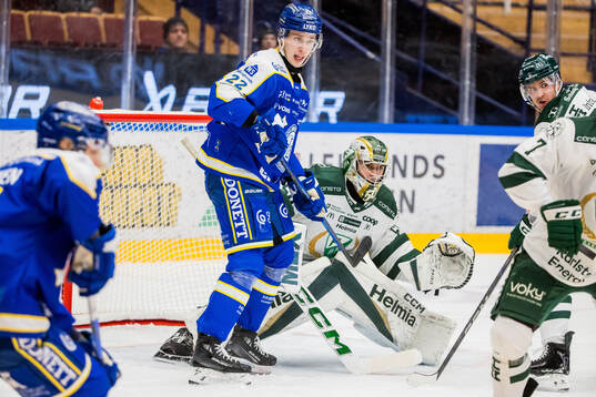Leksands Lukas Vejdemo och Färjestads målvakt Damian Clara