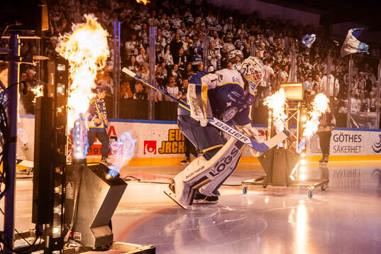 Leksands målvakt Marcus Gidlöf gör entre