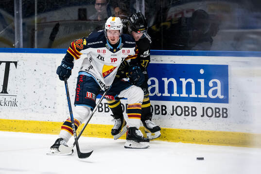 Djurgårdens Colby Sissons och AIKs Christoffer Björk