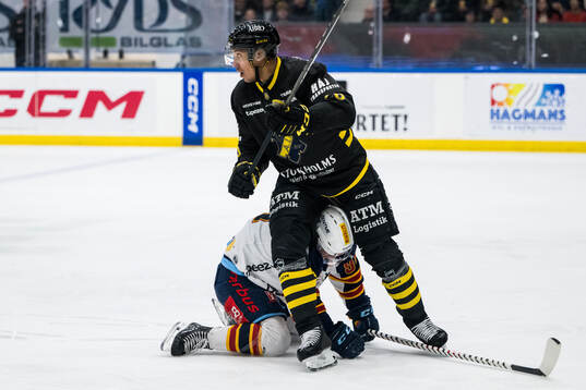 AIKs Oscar Nord och Djurgårdens Tyler Kelleher