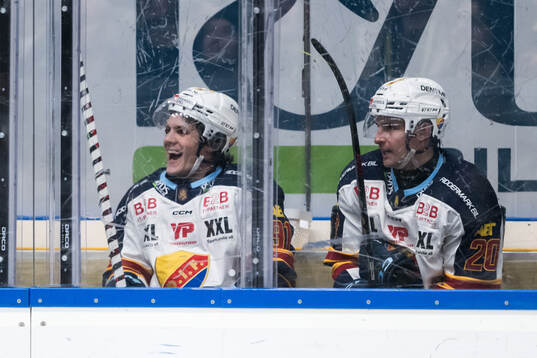 Djurgårdens Tyler Kelleher och Jonathan Tychonick