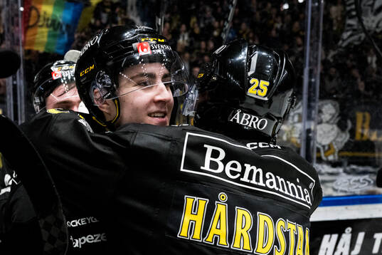 AIKs Daniel Ljungman och Theo Hårdstam jublar