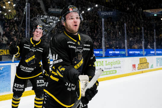 AIKs Jordan Bellerive jublar
