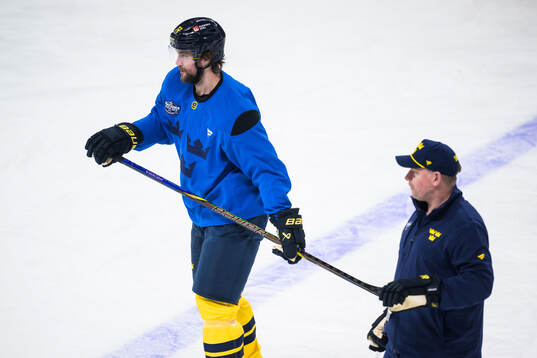 Victor Hedman and assistant coach Daniel Alfredsson of