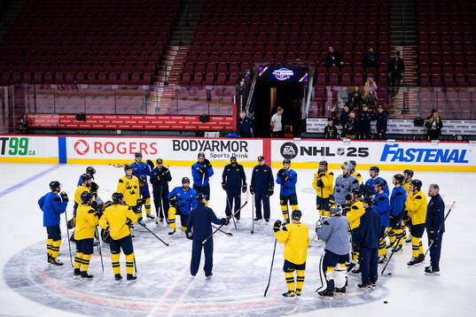 Head coach Sam Hallam together with players and coaching