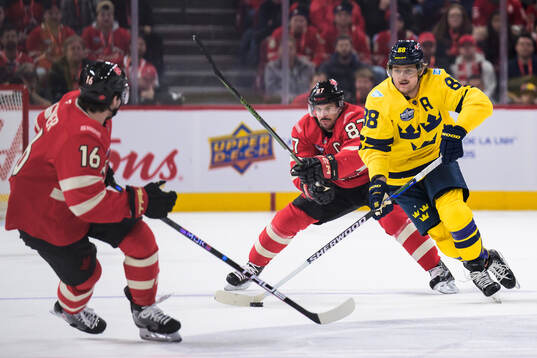 Sidney Crosby of Canada and William Nylander of Sweden