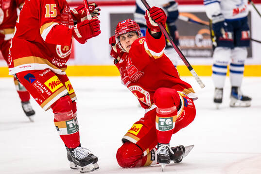 Kalmars John Dahlström jublar