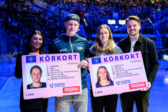 HV71s Karl Annborn  och Evelina Arvidsson tilldelas