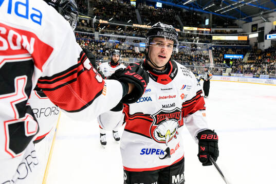 Malmö Redhawks Nikola Pasic jublar