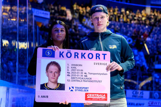 HV71s Karl Annborn tilldelas utmärkelsen ”Årets