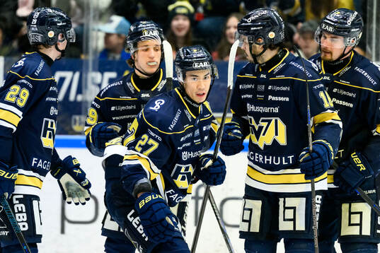 HV71s Jonathan Ang jublar