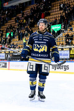 HV71s Mattias Tedenby deppar