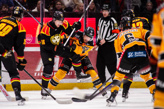 Brynäs Linus Ölund och Luleås Brendan Shinnimin