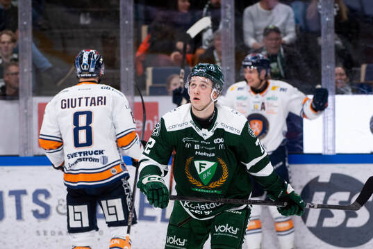 Färjestads Stian Solberg deppar över 1-3 målet