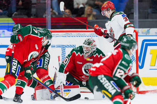 Modos Jesper Olofsson gör 3-2 på Frölundas målvakt