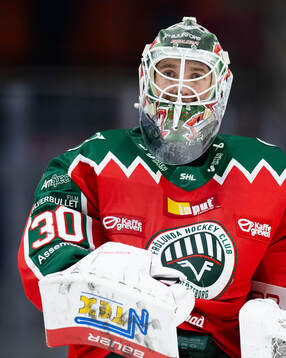 Frölundas målvakt Tobias Normann jublar