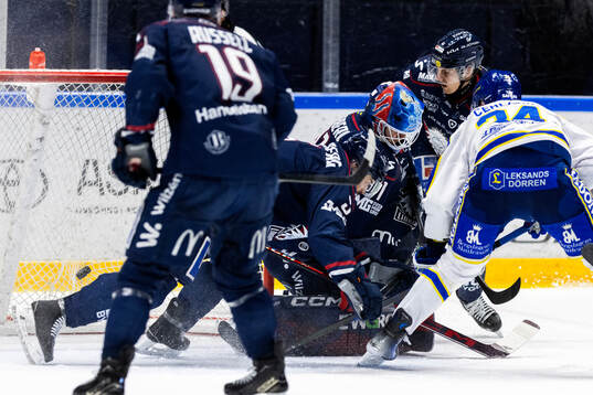 Leksands Peter Cehlarik gör 0-1 bakom målvakt Jesper