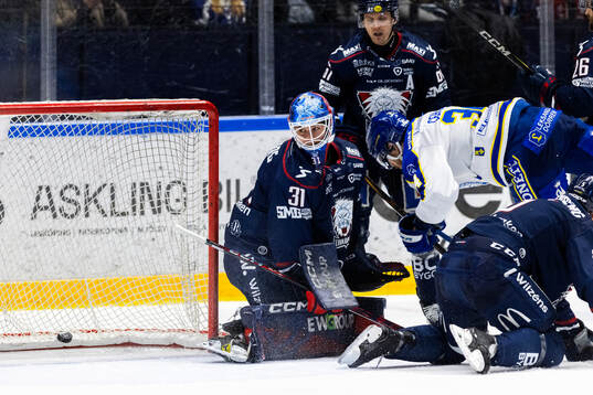 Leksands Peter Cehlarik gör 0-1 bakom Linköpings målvakt