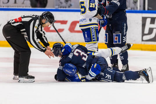 Leksands Joonas Lyytinen och Linköpings Linus Hultström